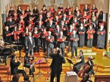 SLyriqueNoel2011 La Société dans un récent concert. Avec 6 musiciens c'était superbe. Oui, six. Il faut être attentif pour les voir. On en voit 4 clairement, une petite qui est presque cachée par Vincent Quirion qui n'est pas petit, et la pianiste Josée Tardif dont on ne voit que le bras. Superbe à six. Imaginez avec seize!