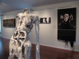 expo Synthèse min Une oeuvre frappante faisant partie du collectif Synthèse
